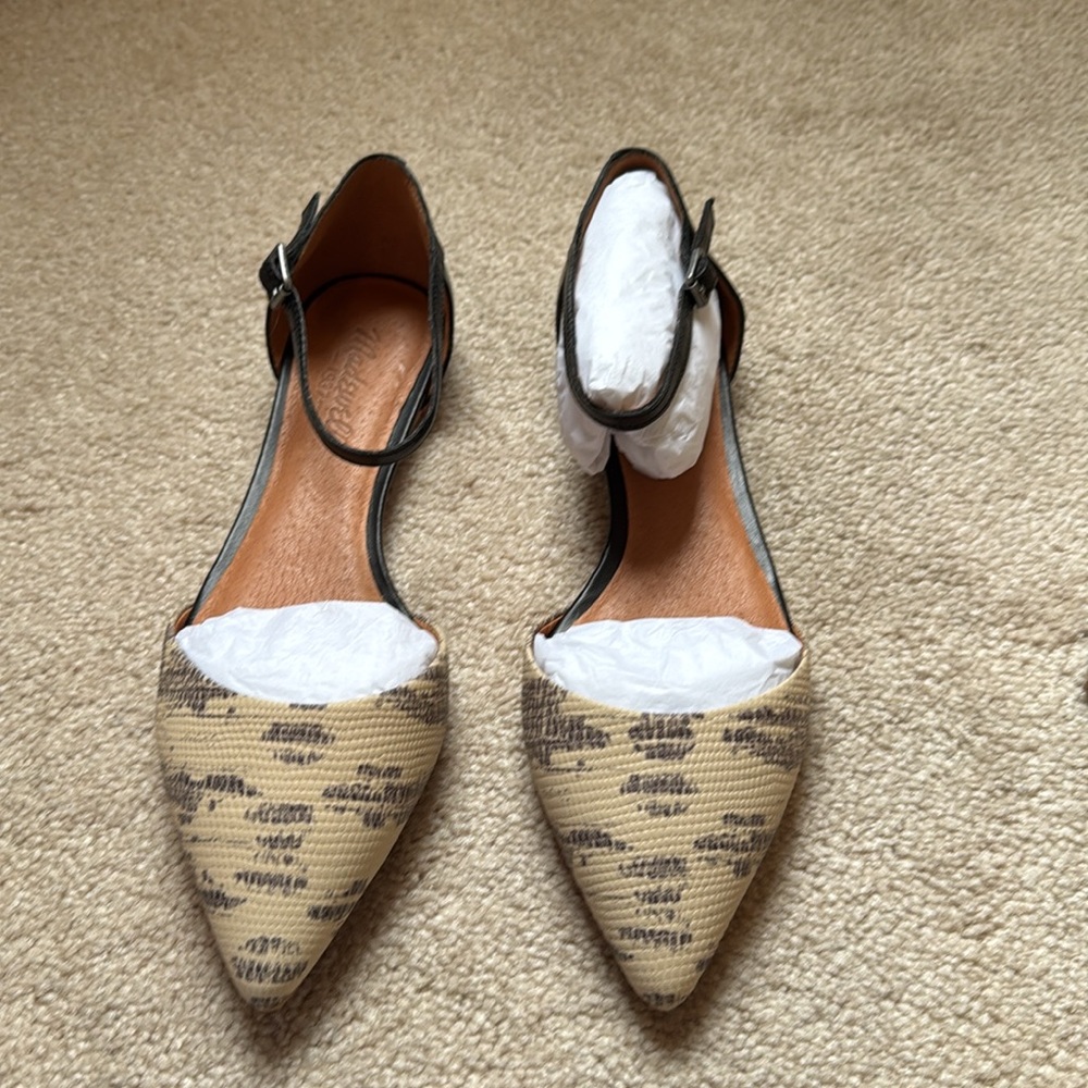 Madewell Pointy Toe Ankle Strap Flat. Lizard print. New, never worn. Size 6.5